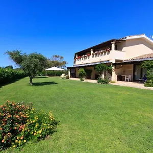 Porto Giunco Apartahotel